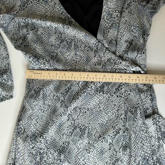 Gianni Bini Womens Snake Print Laura Wrap Dress in Grey Sz L | Office Flowy - Picture 13 of 13
